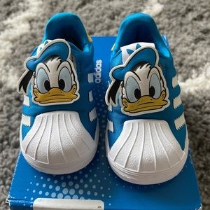 Brand new Disney Donald Duck adidas shoes for baby in size 4